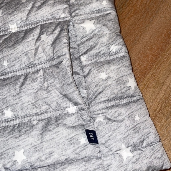 GAP Kids Gray Puffer Vest Size Small - Picture 4 of 7